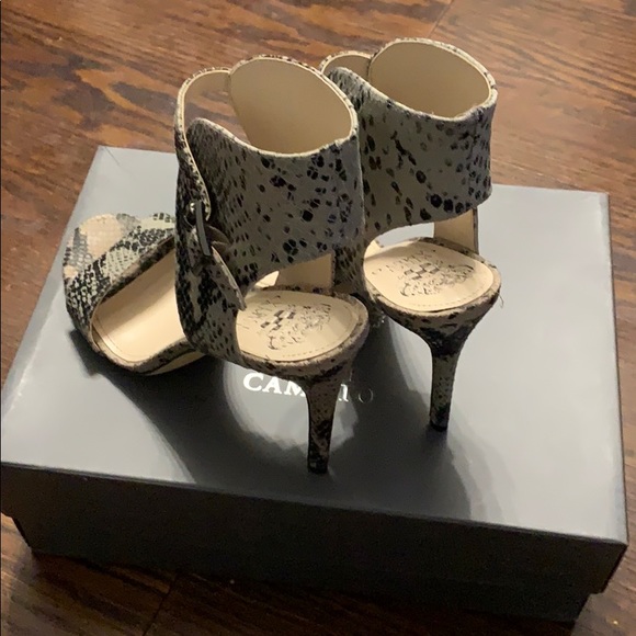 Vince Camuto heeled sandals - Picture 3 of 6